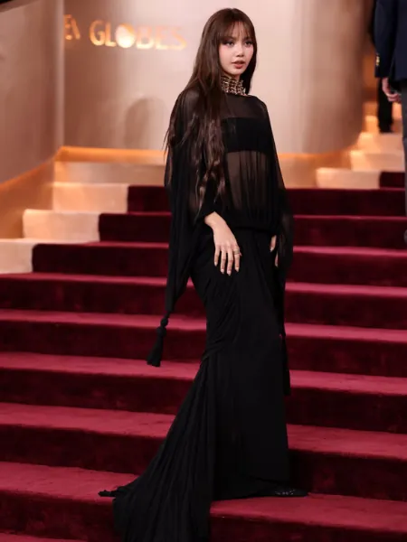 Lisa Futuristic Stage Glam 